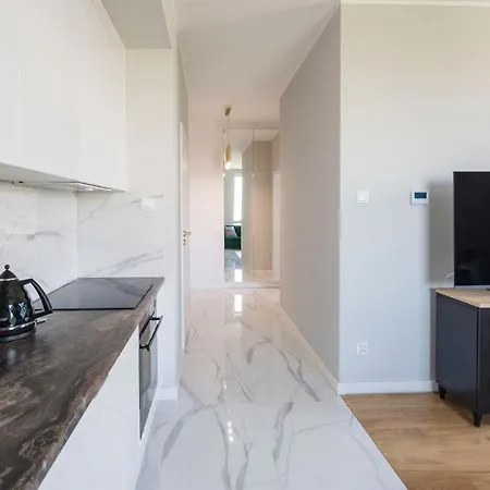 Yacht Park Rentyear 公寓 *